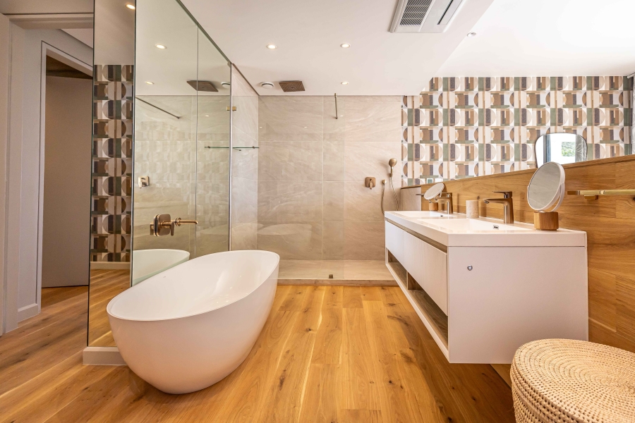 4 Bedroom Property for Sale in Fresnaye Western Cape